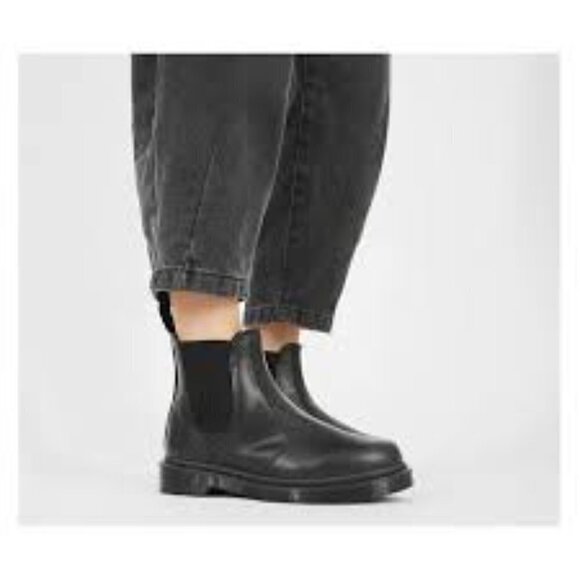 Dr. Martens Woman 2976 Smooth Leather Black Chunky Boots Size 9 - Picture 10 of 13